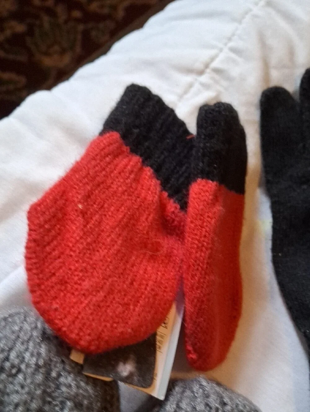 Lot Of Seven Gloves And Mittens Children's (Mis427)